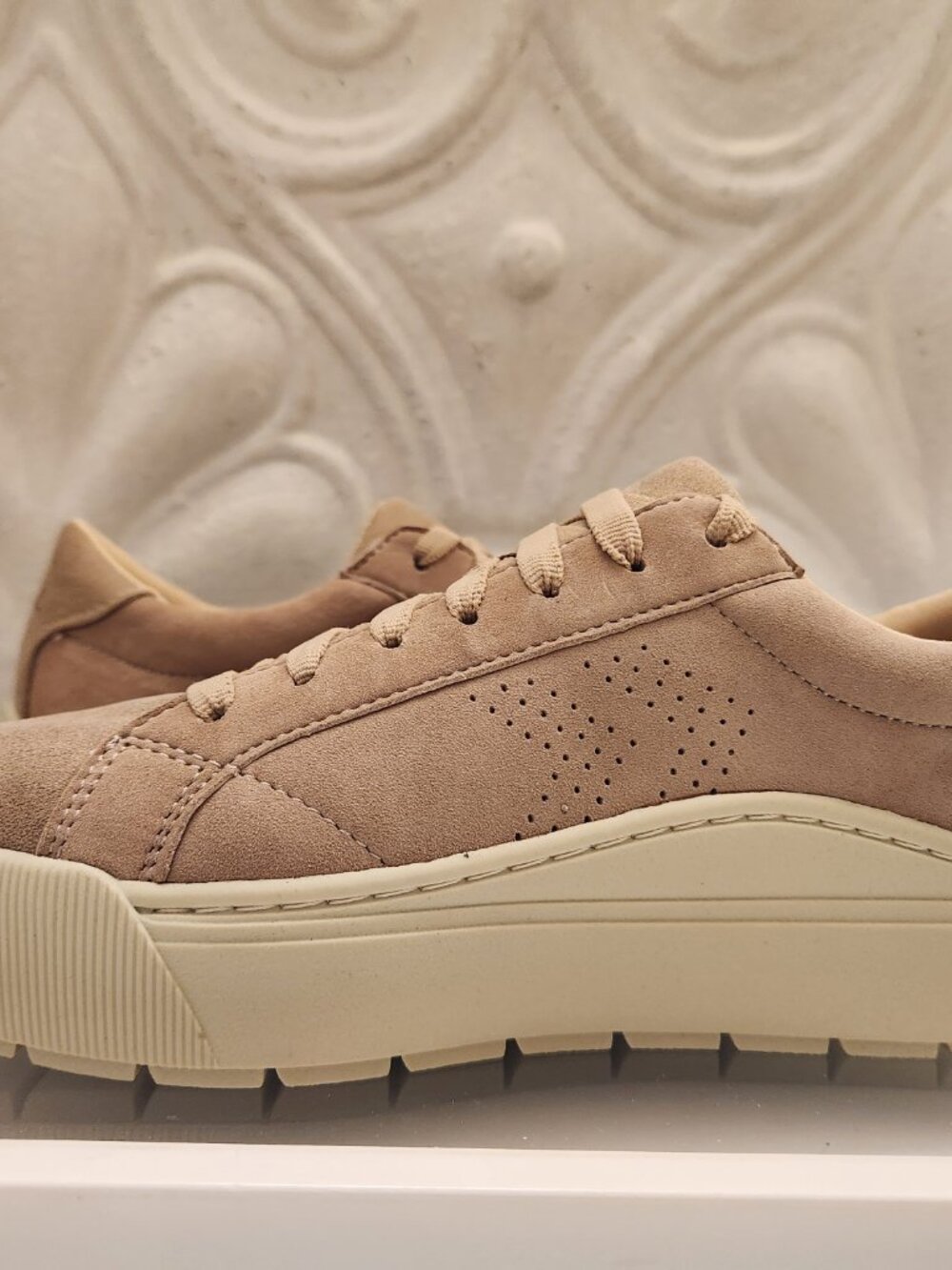 Dr. Scholls Take It Easy Taupe Suede Sneakers. NIB. Size 8.5 - Picture 5 of 9